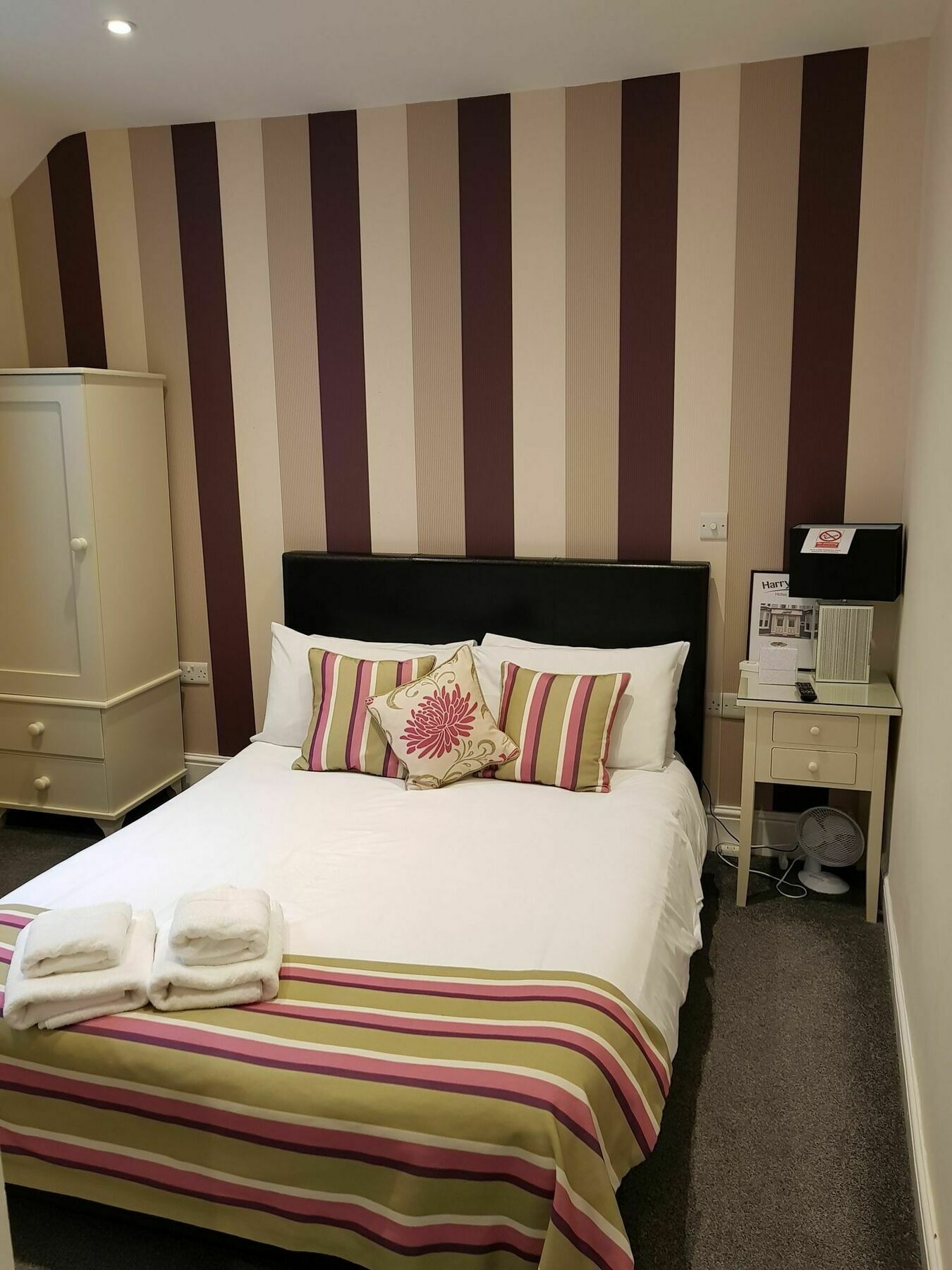 Harry'S Hotel & Restaurant Aberystwyth Extérieur photo