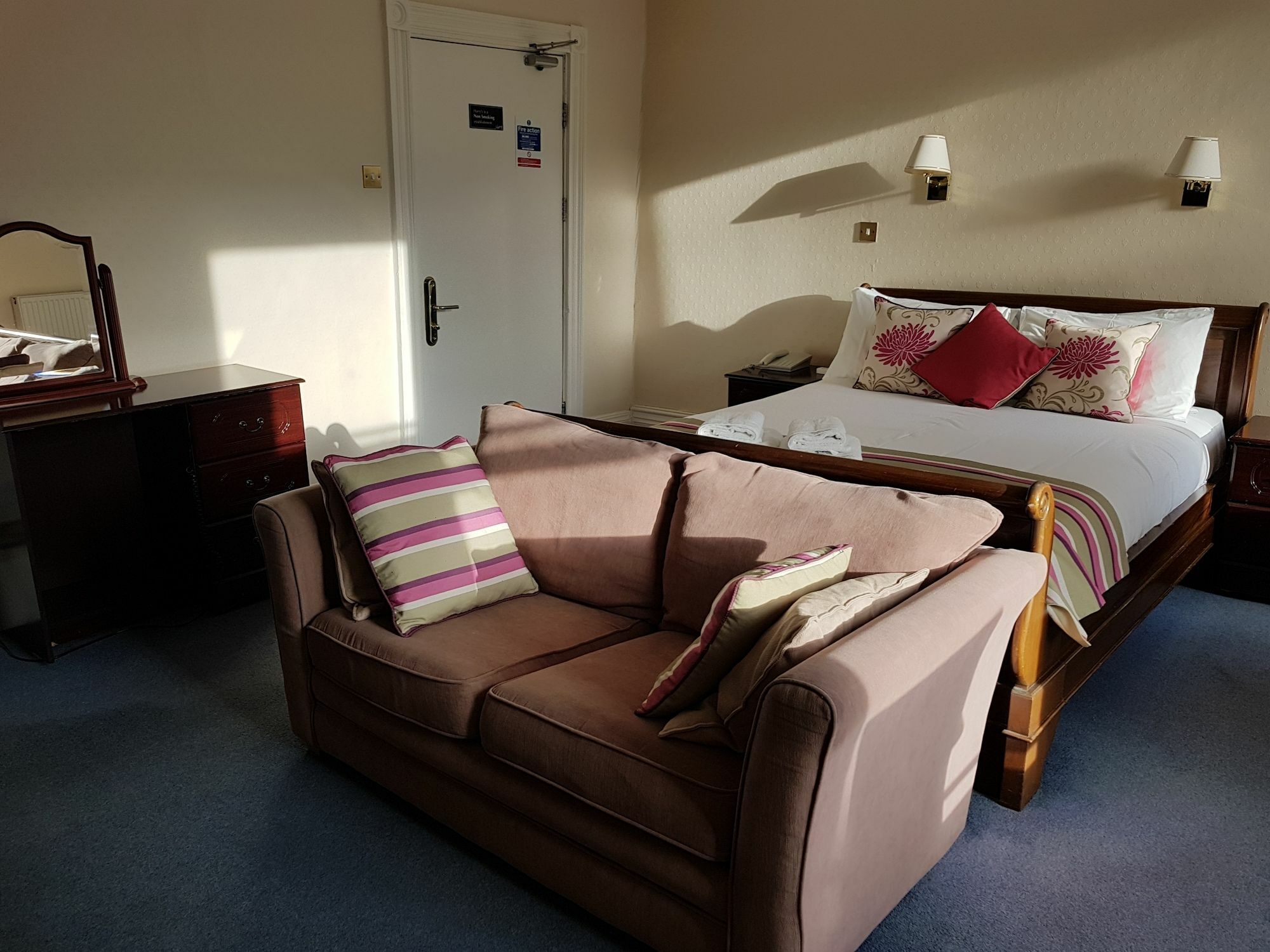 Harry'S Hotel & Restaurant Aberystwyth Extérieur photo